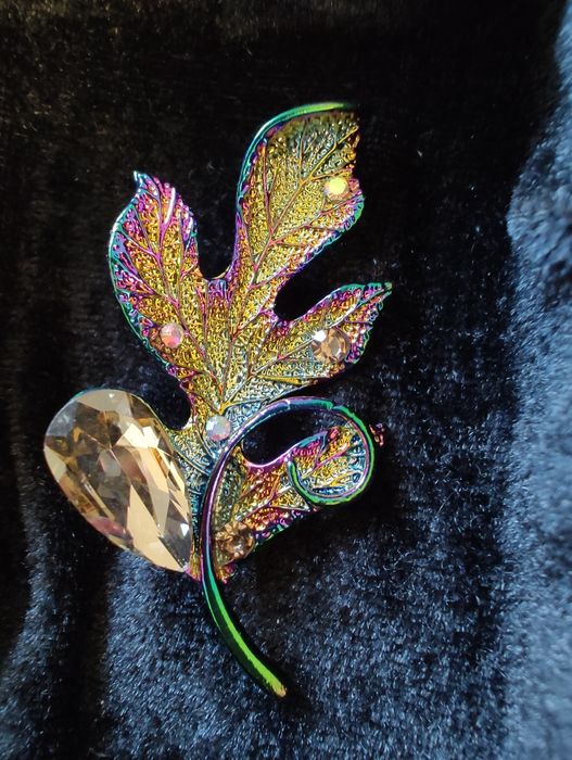 Wielokolorowa broszka - liść