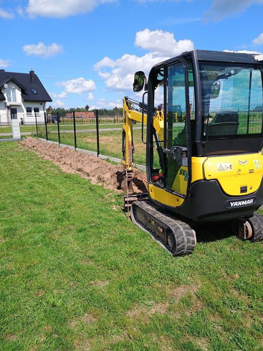 Usługi minikoparką, koparkoładowarką