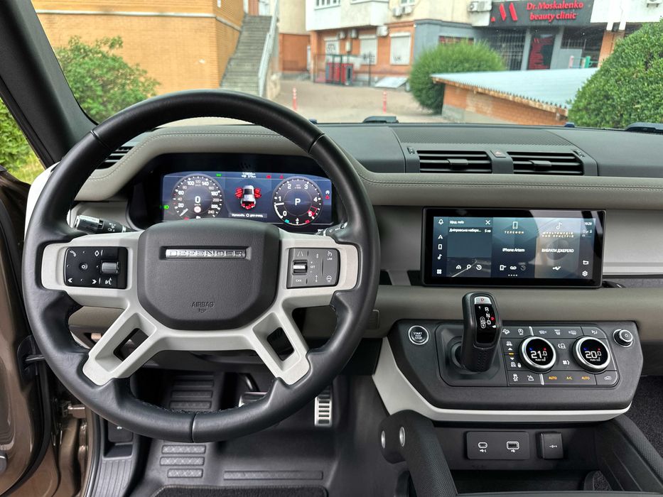 Land Rover Defender D300 X-Dynamic