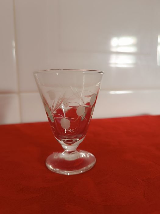 Copo Cristal Vintage. Com relevo. 7,5 cm
