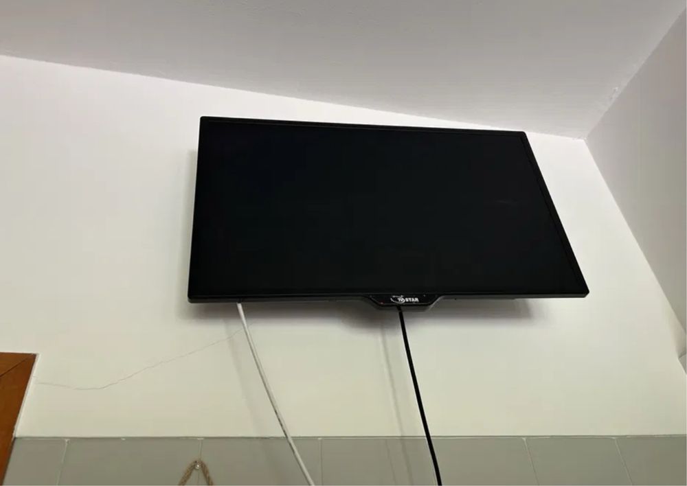 Televisao mais descodificador com cabos