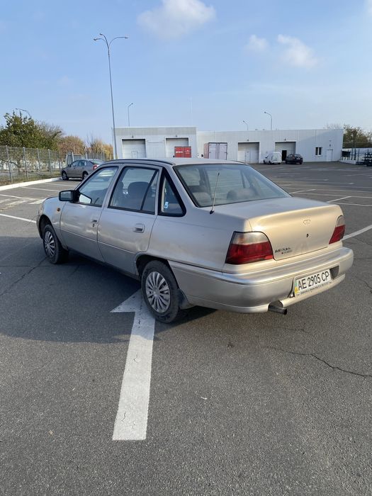 Daewoo Nexia 1.5 отличная техника и кузов, переоформление всего 699$