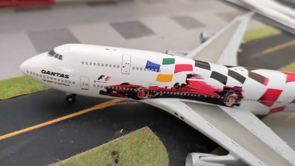 Avião escala 1:400 (Gemini) B 747-400 Formula 1 Raro