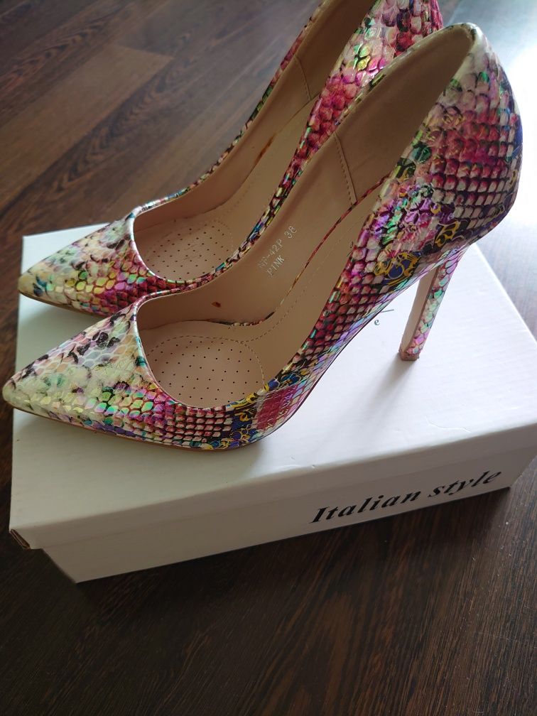 Buty na szpilce 38