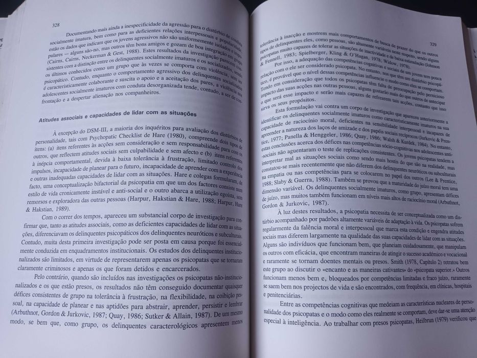"Perturbações Psicológicas na Adolescência" por Irving B. Weiner
