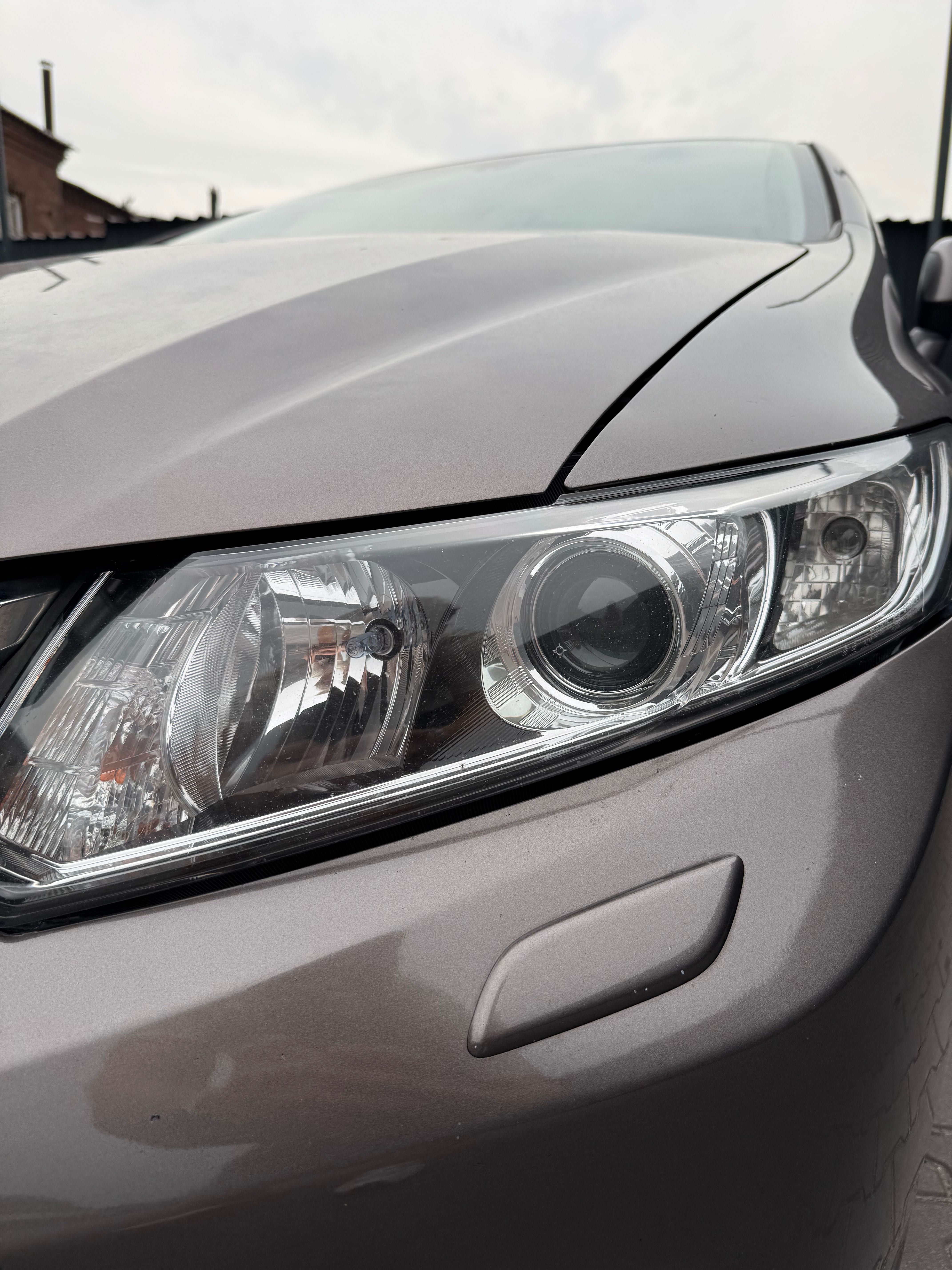 Honda Civic 9 2012 1.8 автомат