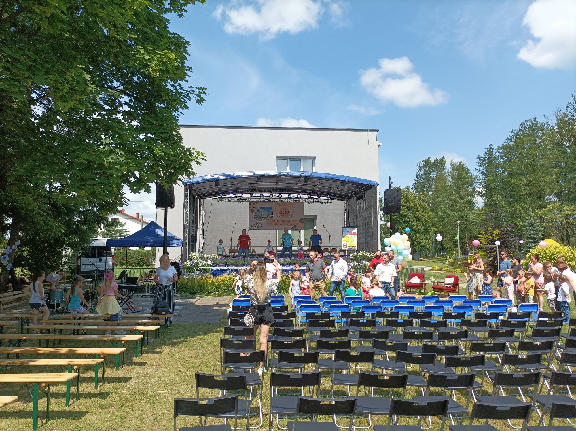 wynajem sceny mobilnej,podestów scenicznych i nagłośnienia