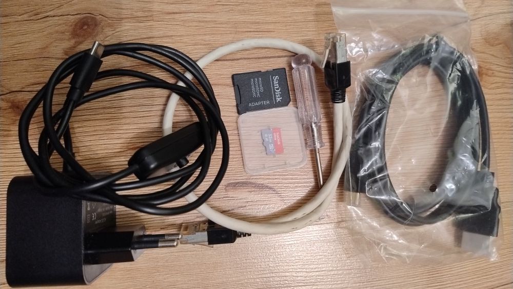 Raspberry Pi 4 4GB + Case Labists + 32GB SD + akcesoria