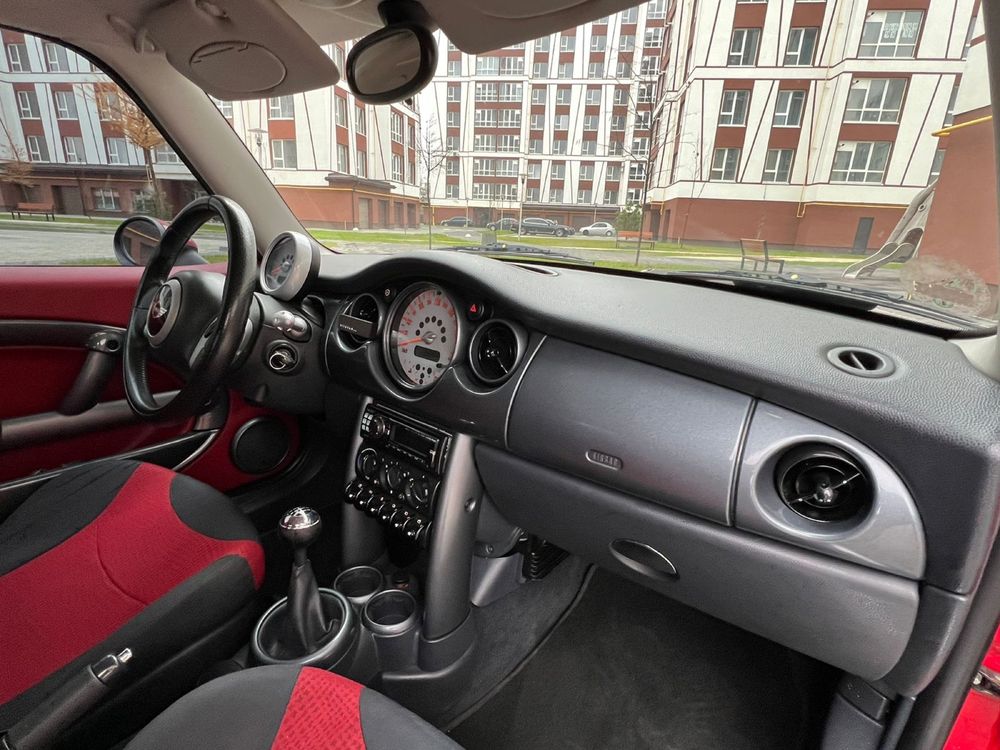 Автомобіль міні
