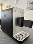 Maquina de café automática SMEG preta