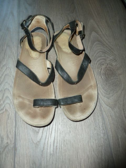 Ugg оригинал Кожаные босоножки Угг, р 37,5-38, вся длина 24,5 см очень