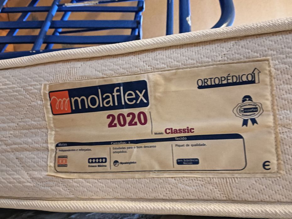 Cama individual de ferro antiga