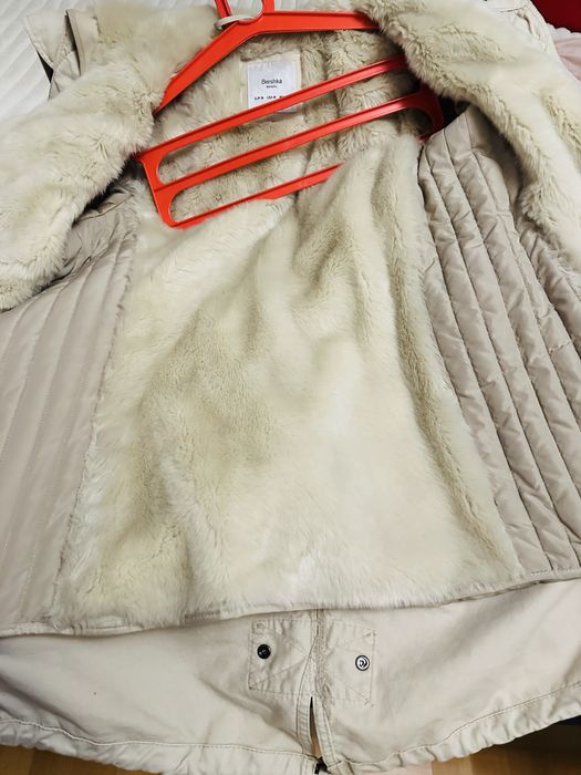 Зимова жіноча курточка Bershka,розмір М