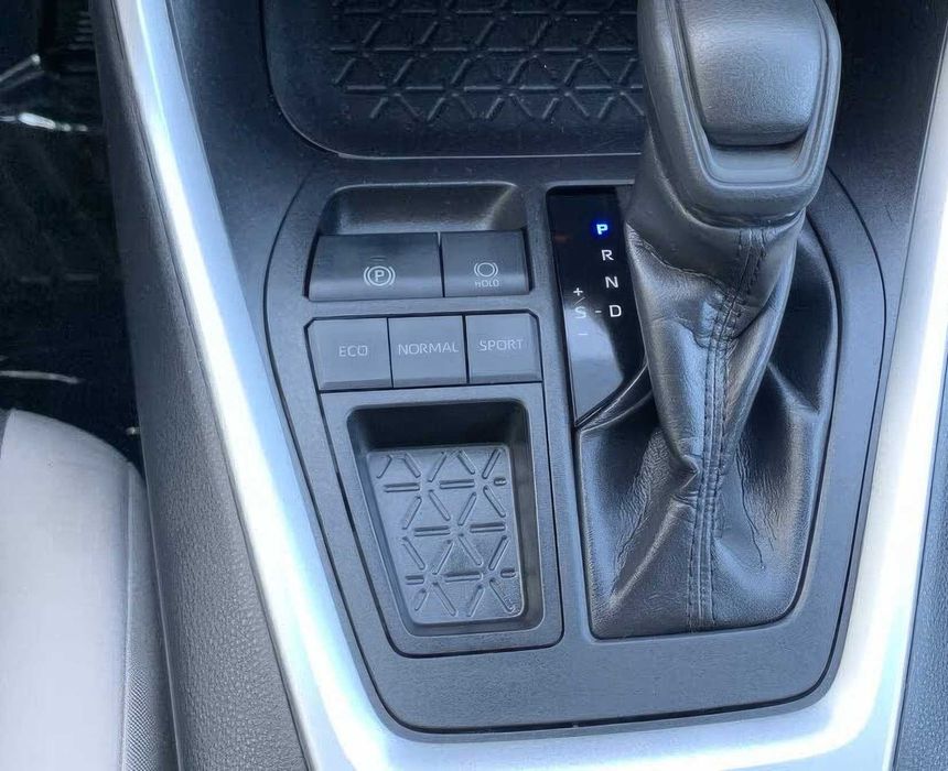 Toyota RAV4 XLE      2019