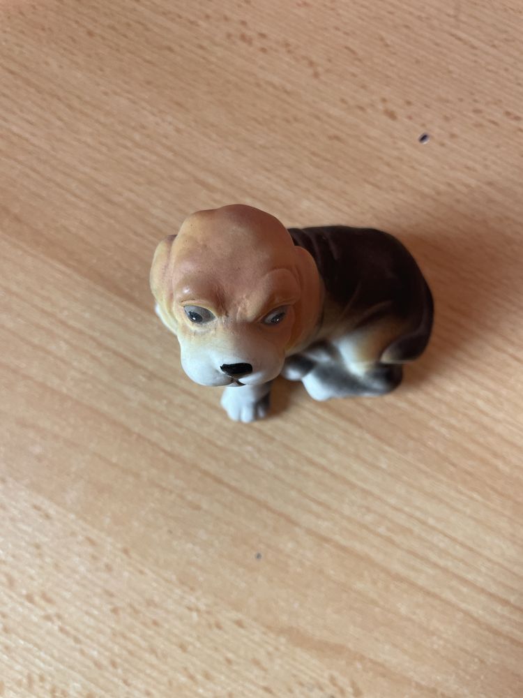 Figurka psa Beagle porcelit