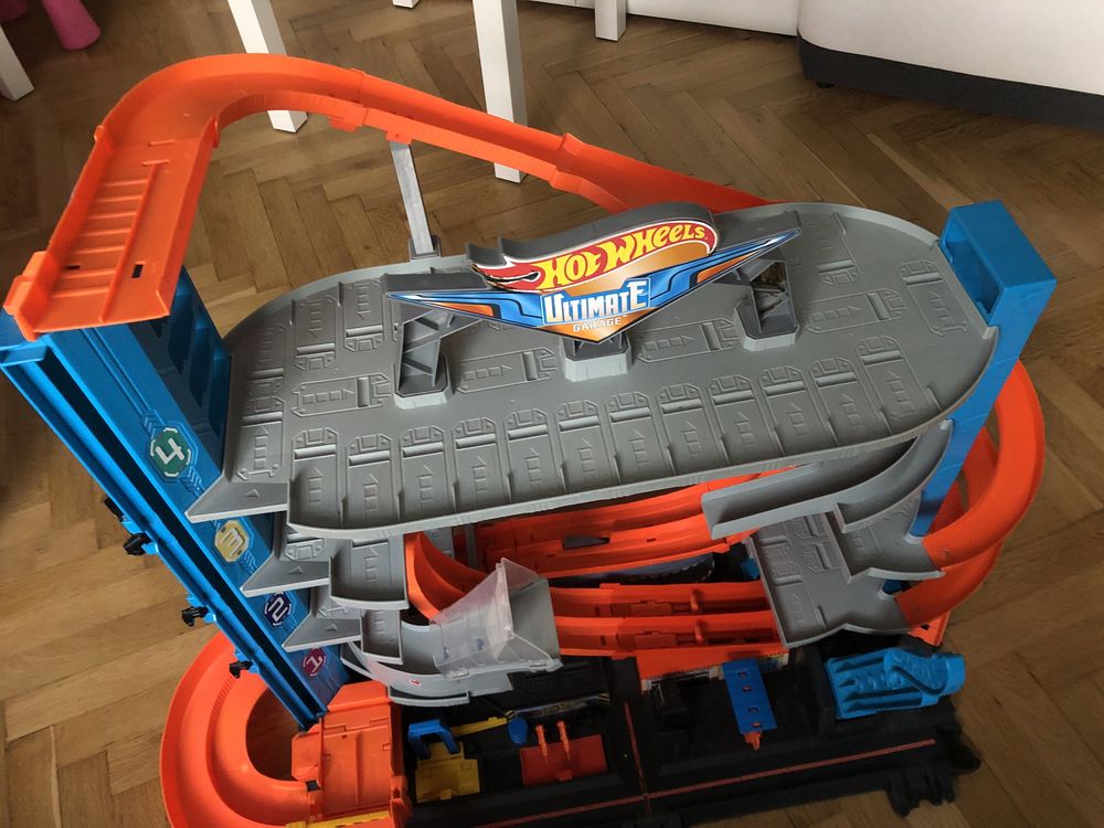 Hot Wheels Garaż rekina