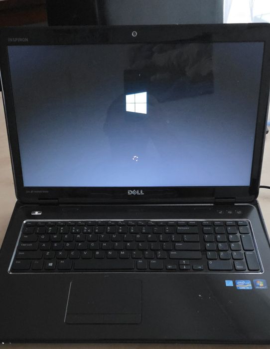 Laptop DEL INSPIRON N7110 _ I5_2.40 GHz_ 500GB HDD