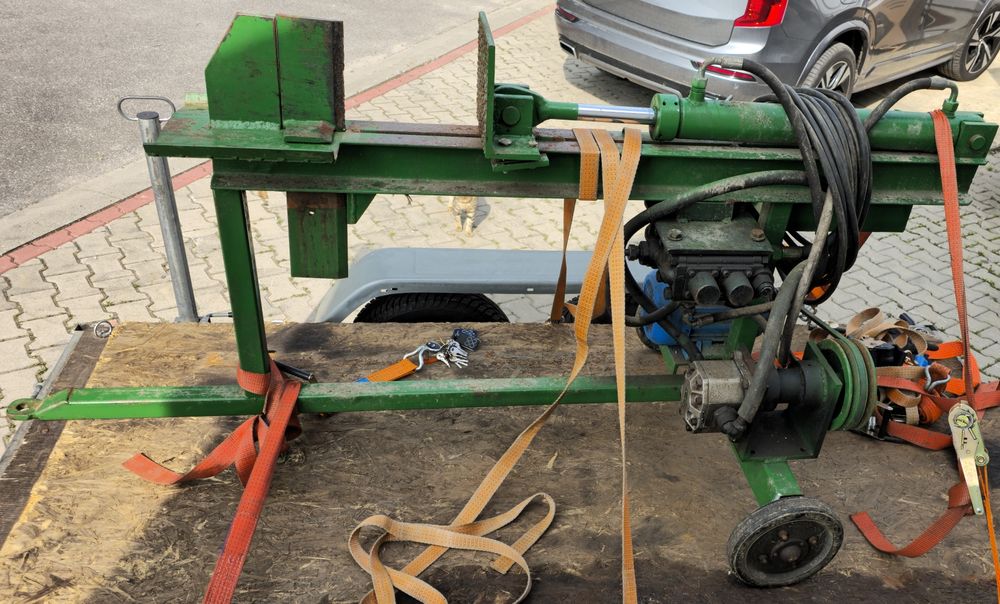 Łuparka rębak drewna  20 Ton hydrauliczna  380V 4000W