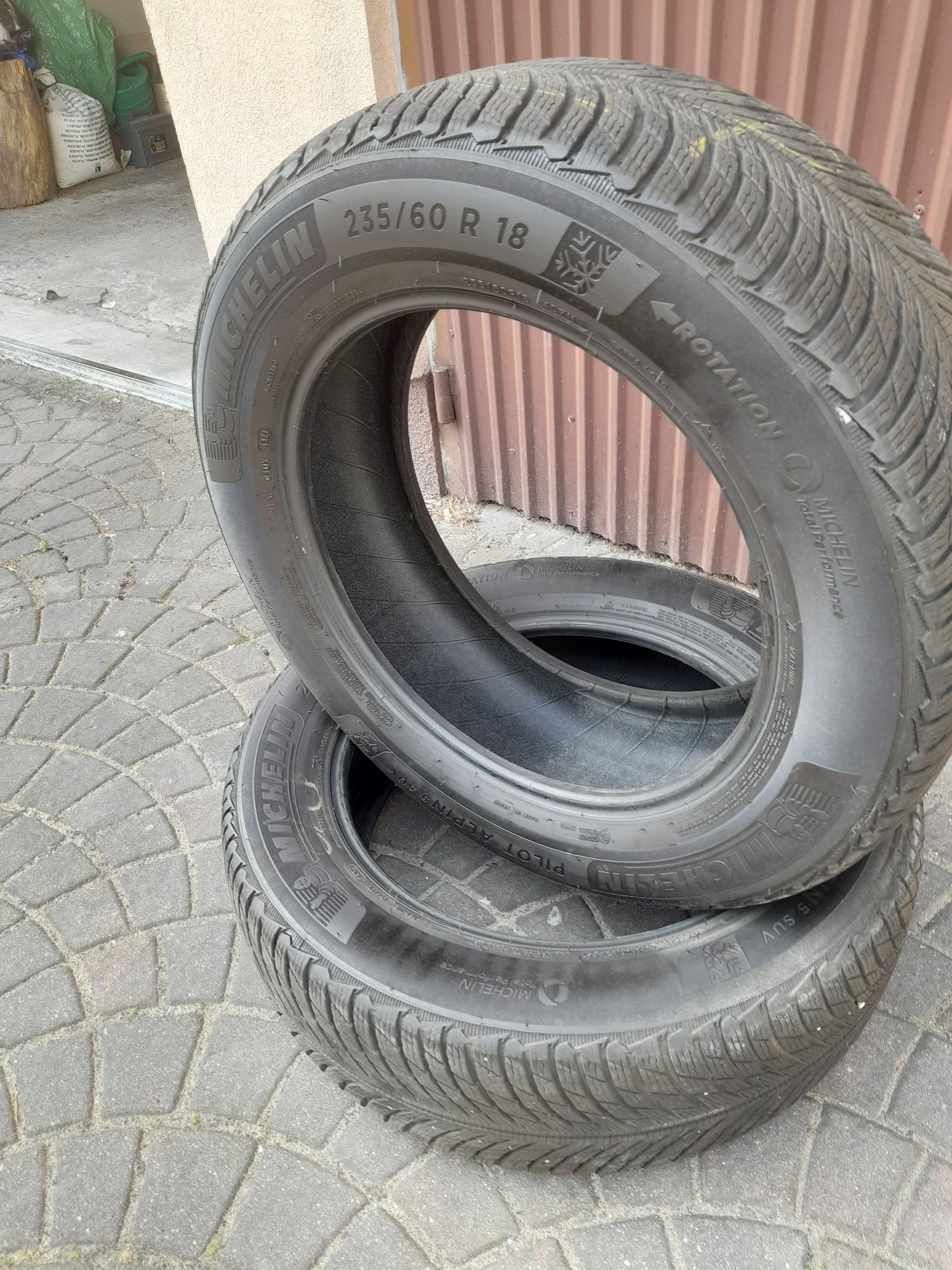 Opony zimowe Michelin 235 .60 .18