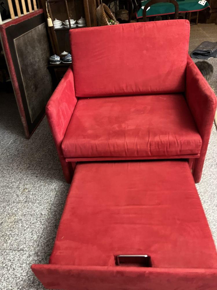 Sofa cambalhota nuns segundos tranforma-se em confortavel camma indivi
