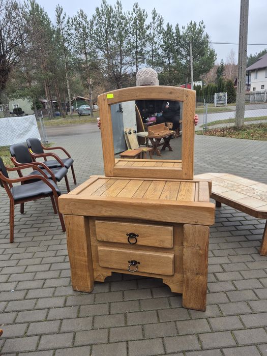 Ciężka komoda z lustrem