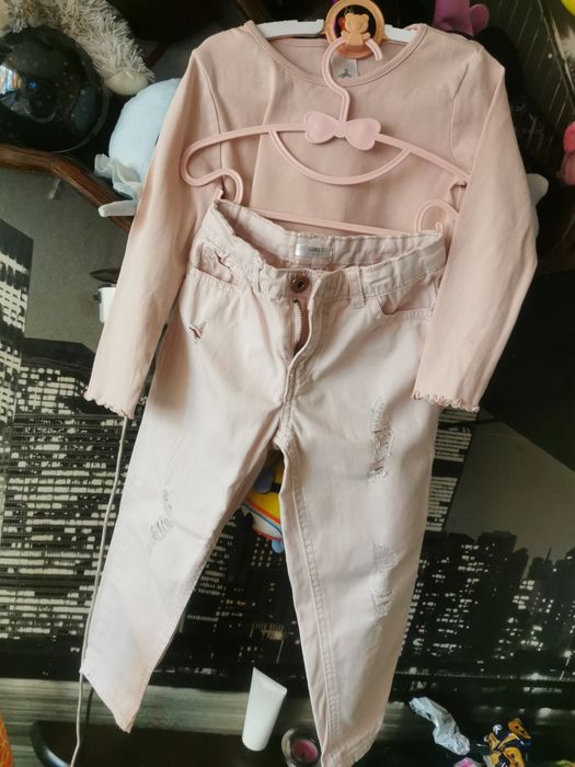 Komplet pudrowy róż :) spodnie przetarcia +bluzka 110