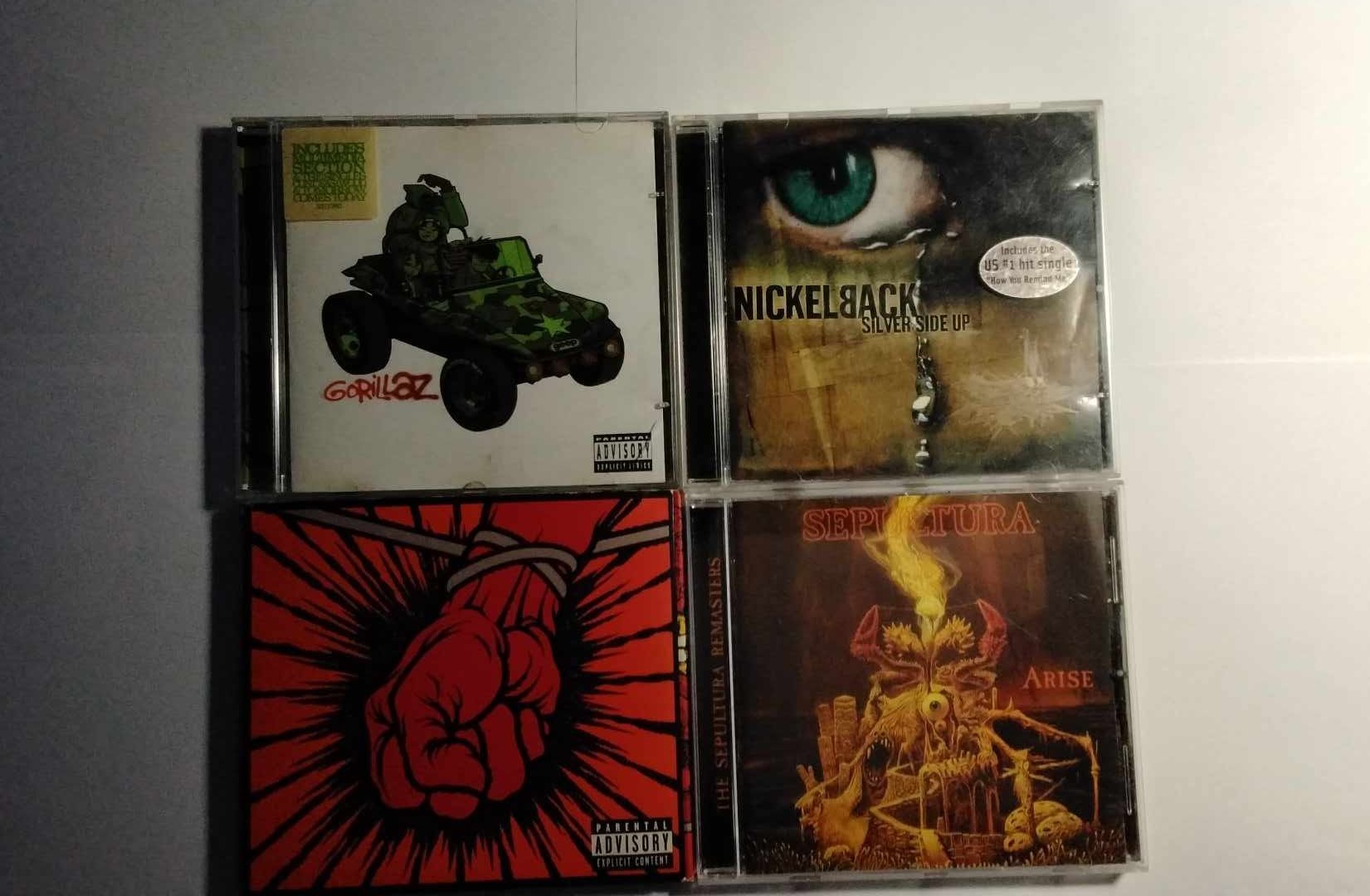 Cd - s conjunto Metalica, Nickelback, Gorillaz,Sepultura