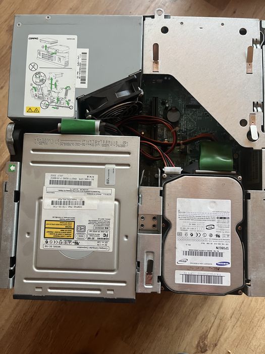 Sprzedam komputer Compaq EVo D510 SSF pentium  4 2000 MHz 1024 MB ram