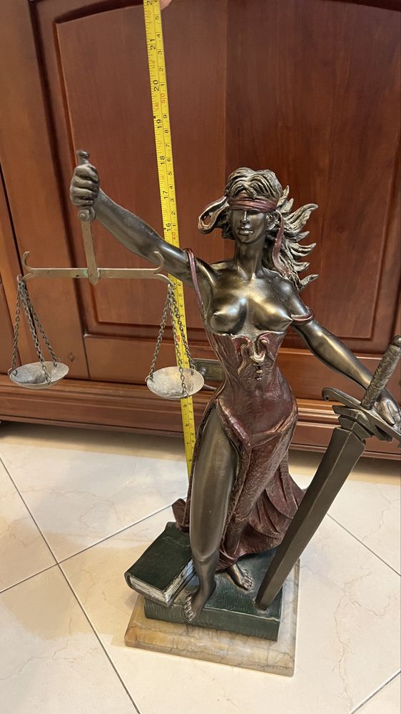 Estátua themis / justiça em bronze e mármore