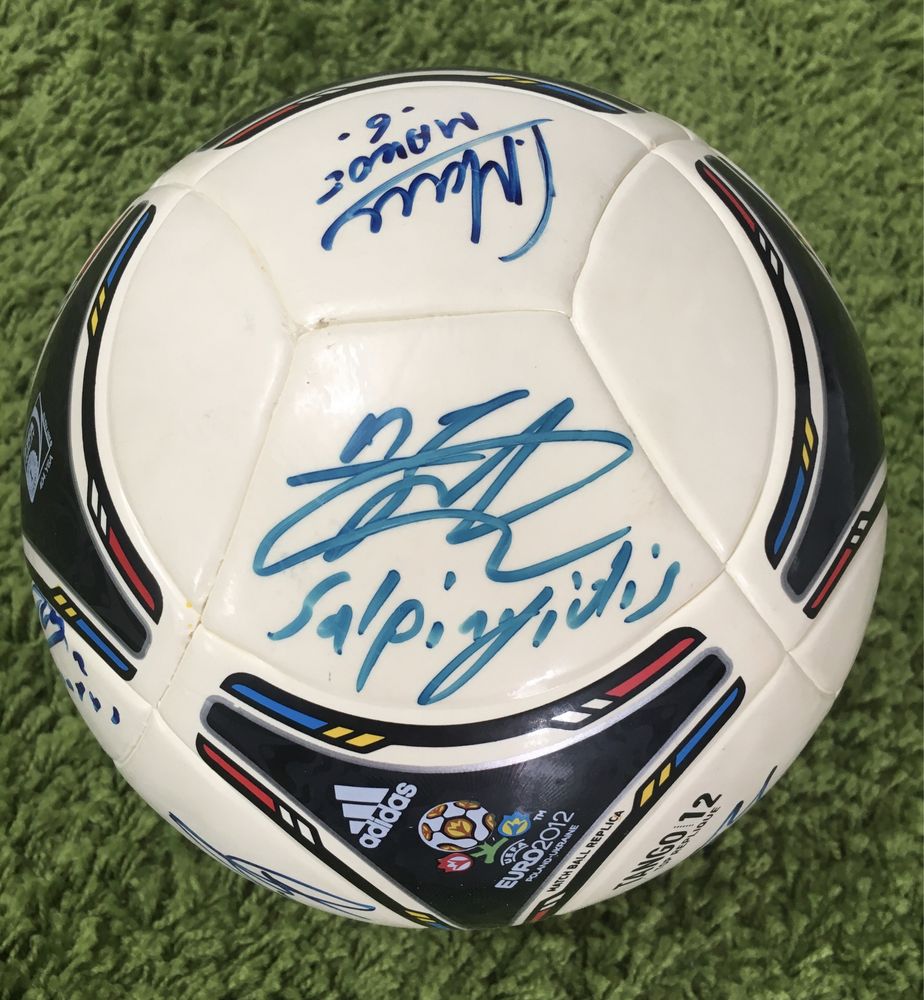 Pilka Adidas Tango 12 z autografami Reprezentacji Grecji EURO 2012