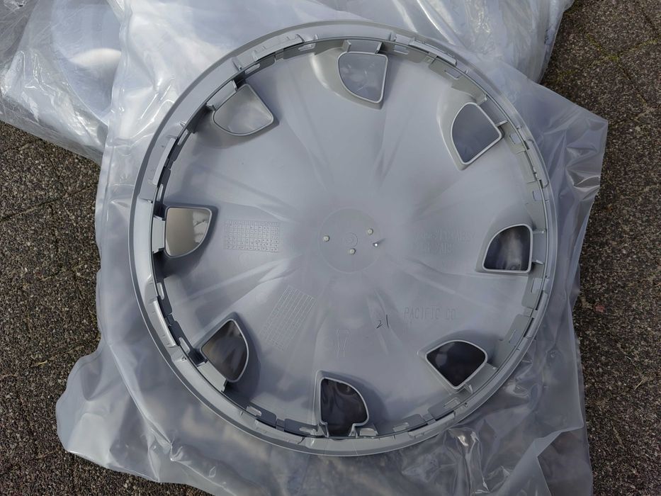 Kołpaki Toyota 15" Org NOWE 42602.74010 Corolla Auris Yaris Aygo Verso