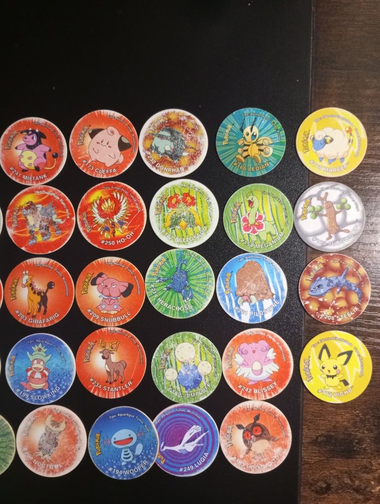 44 ou 82  pokémons tazos 3