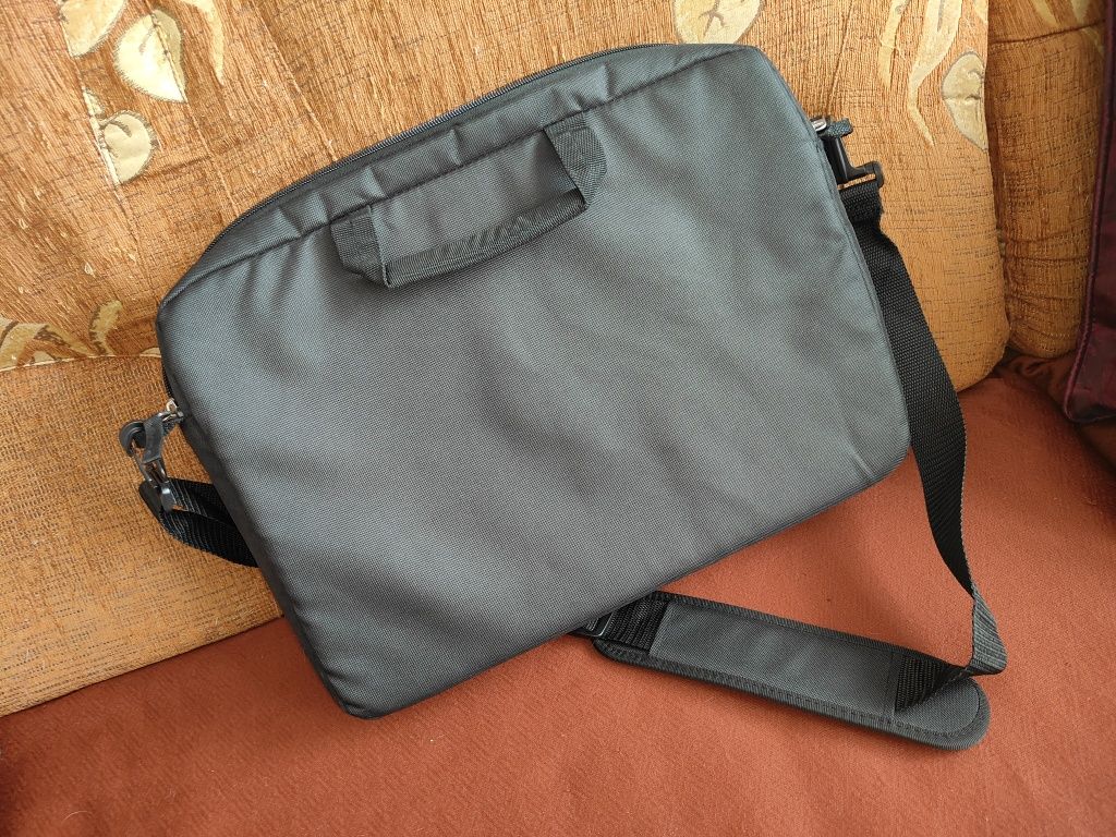 Nowa torba na laptopa i notebooka.