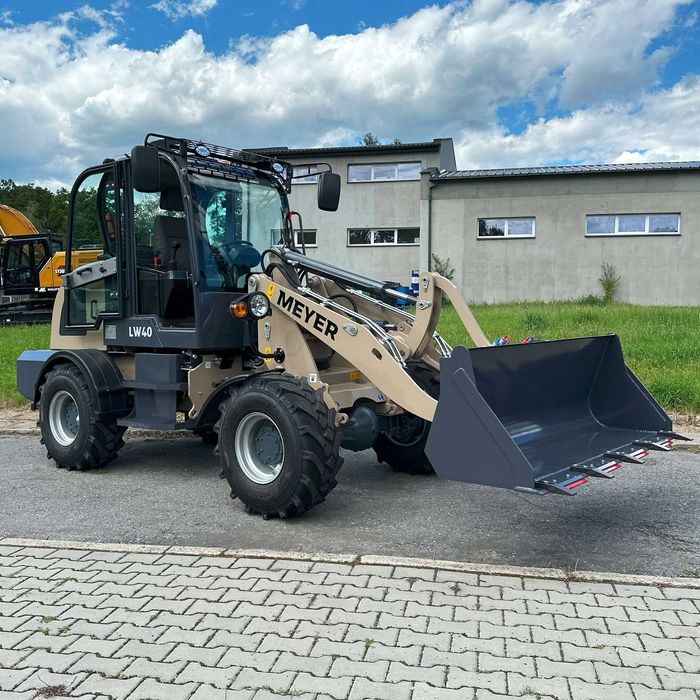 Ładowarka kołowa MEYER LW40 – 4000 kg, udźwig 1,6t silnik YUNNEI 45 KM