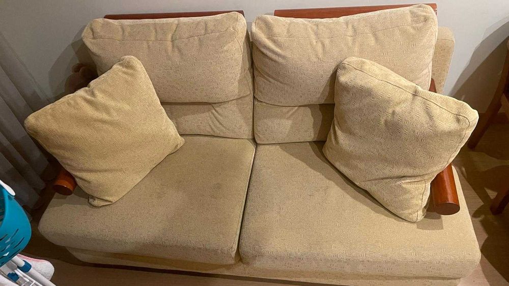 Sofá como novo 
1.60 largura
86 profundidade 
88 cm de altura +\-