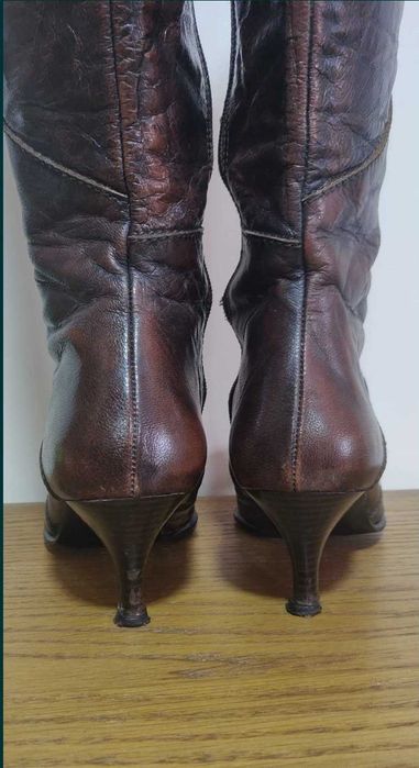Botas castanhas em pele cano alto 37