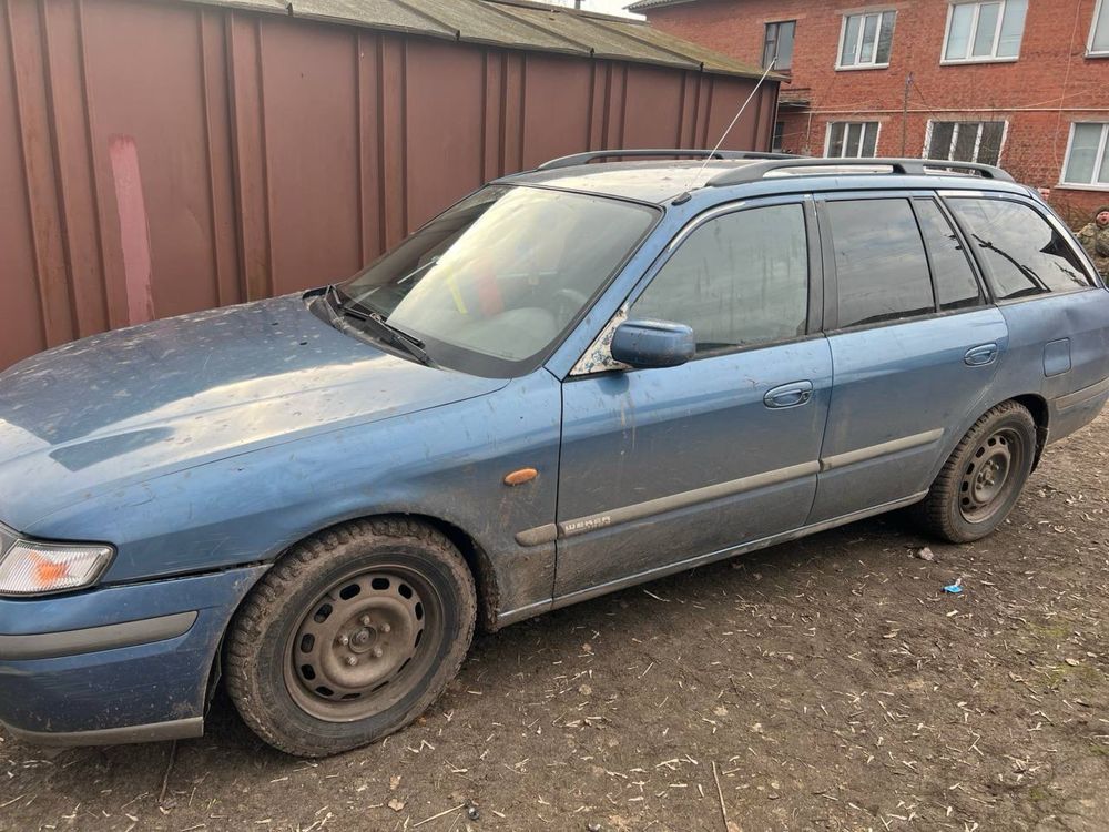 Автомобіль Mazda 626