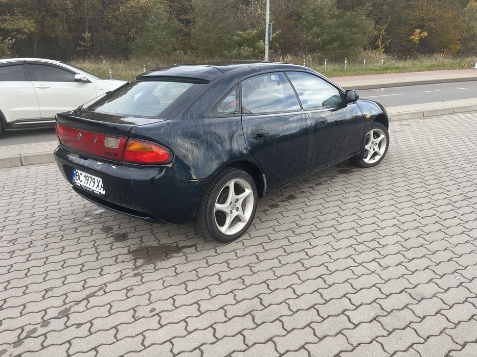 Mazda 323 F продам