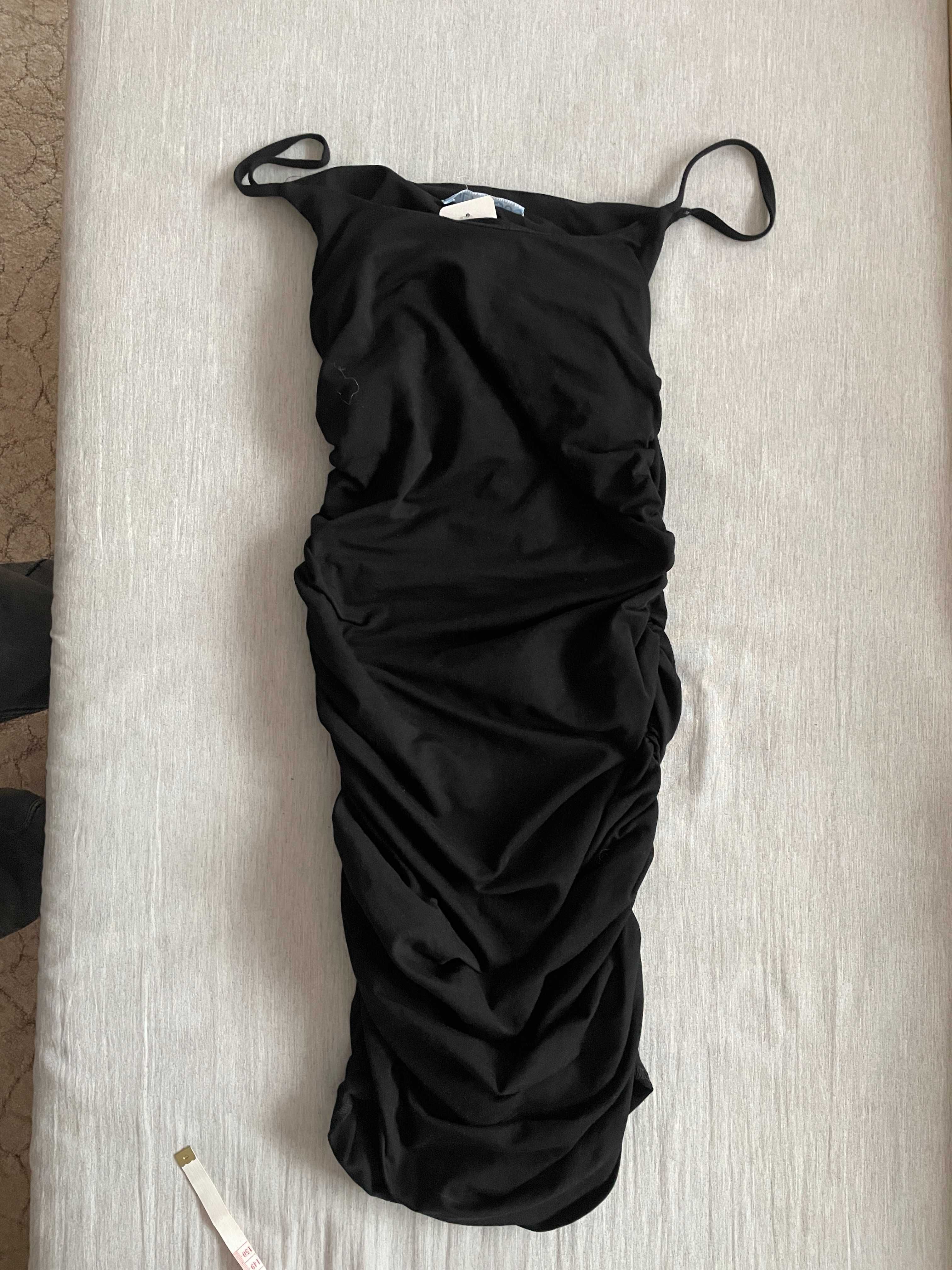 Sukienka czarna na ramiączkach