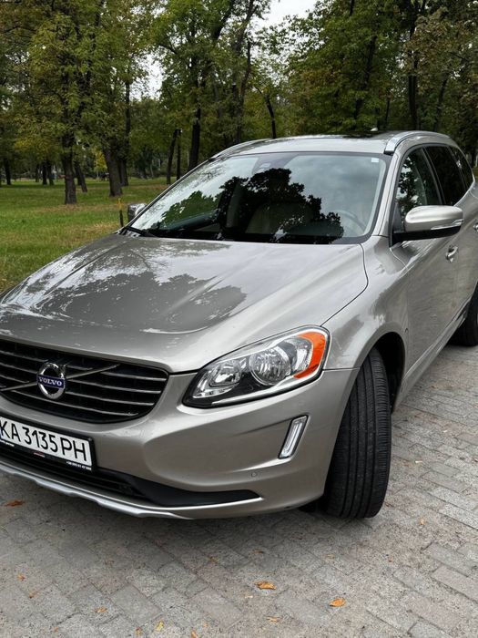 Продам Volvo XC60 2015 року