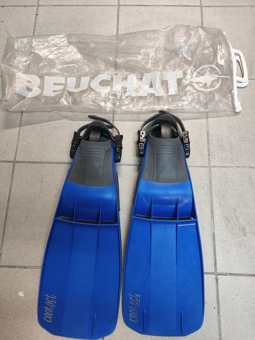 Conjunto de artigos de mergulho com possibilidade de venda em separado