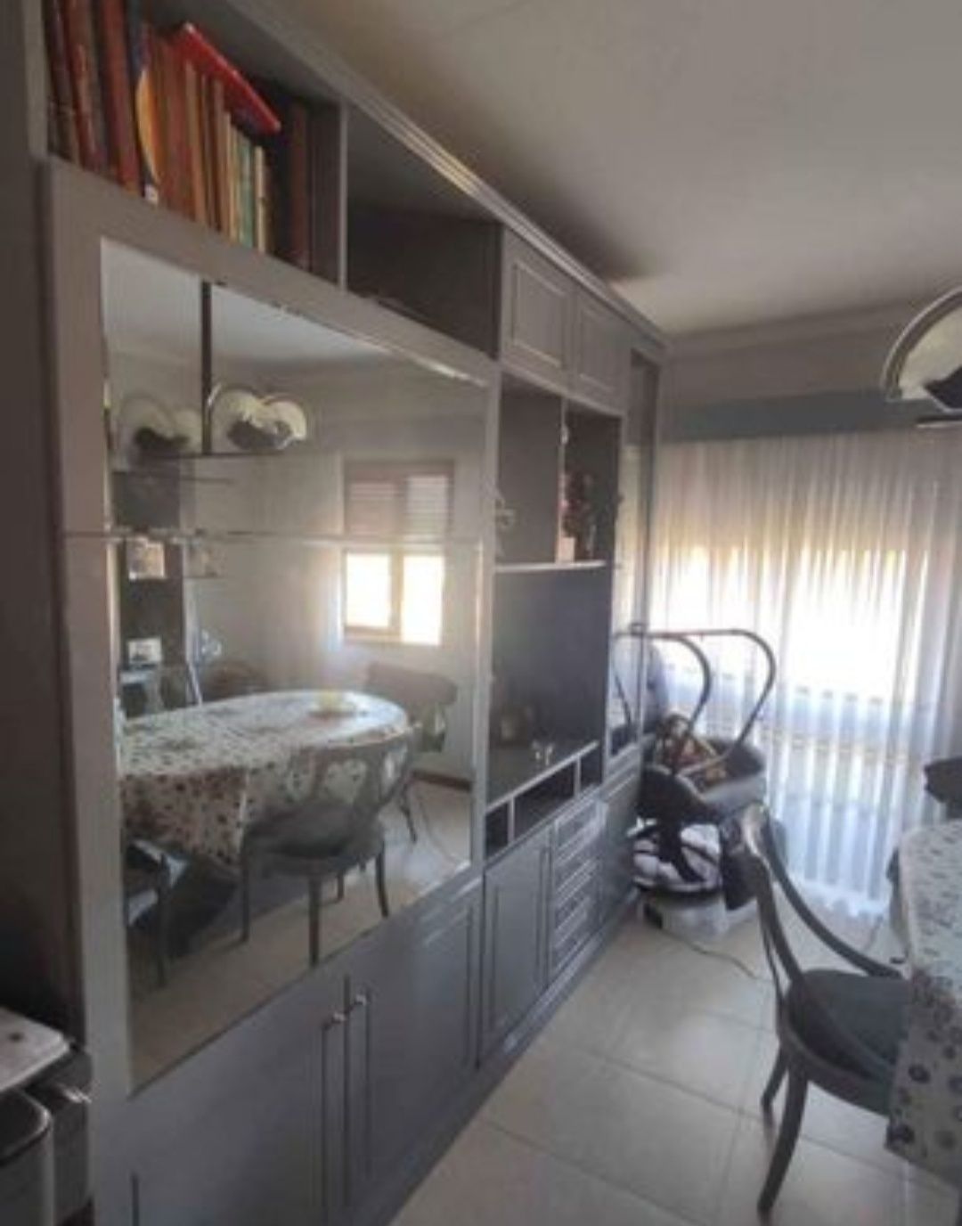 Móvel com cama de solteiro embutida