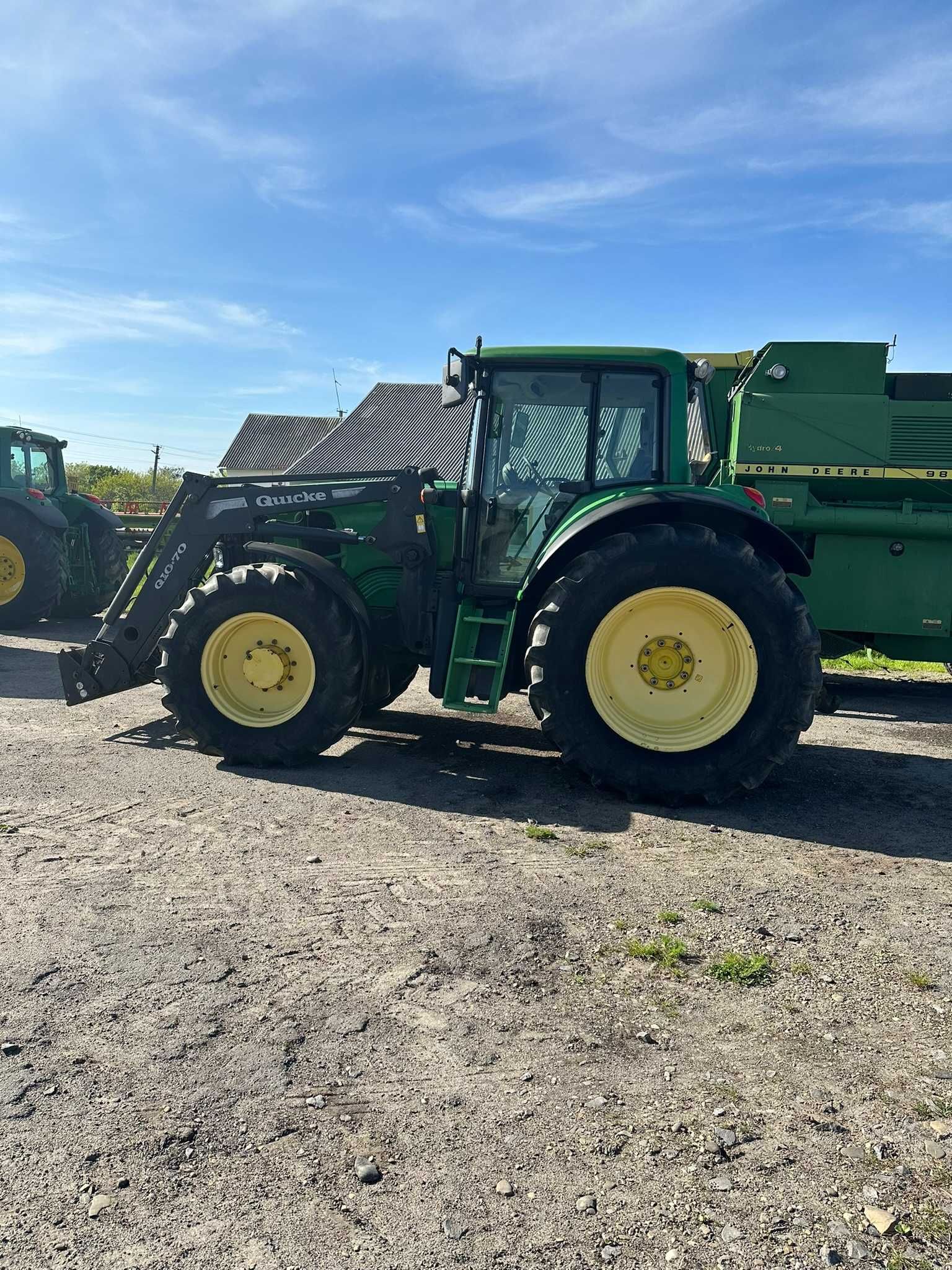 Трактор John Deere 6930 Premium з фронтальним навантажувачем