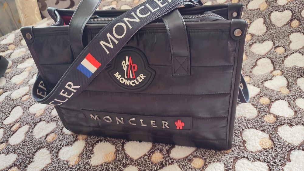 Продам сумку MONCLER