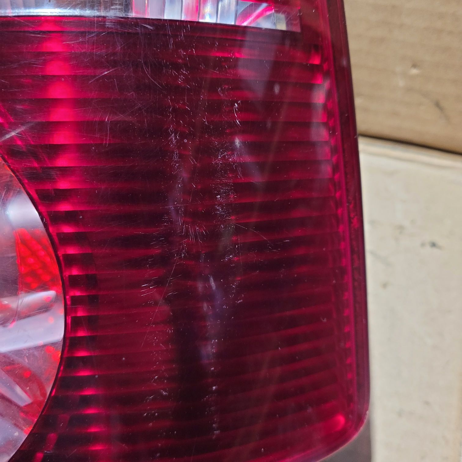 Lampa tył prawa vw Touran I lift 2007r HELLA