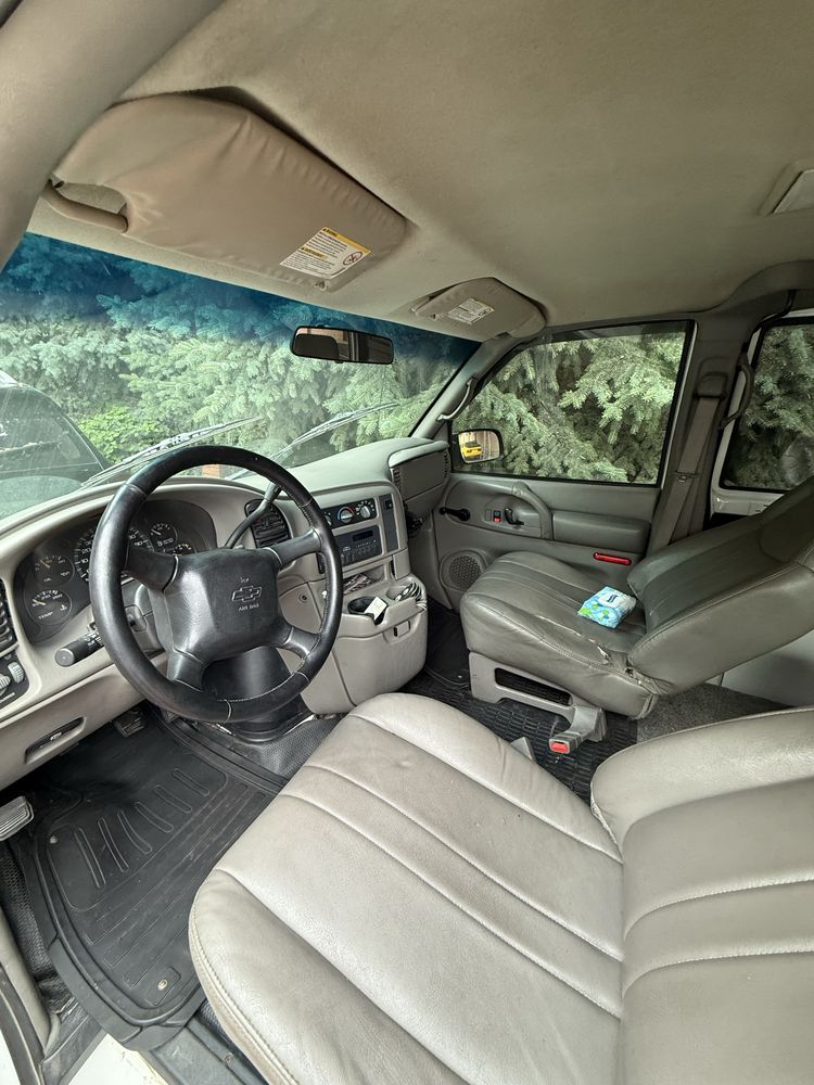 минивен бус Astro van Chevrolet 2004 газ/бенз