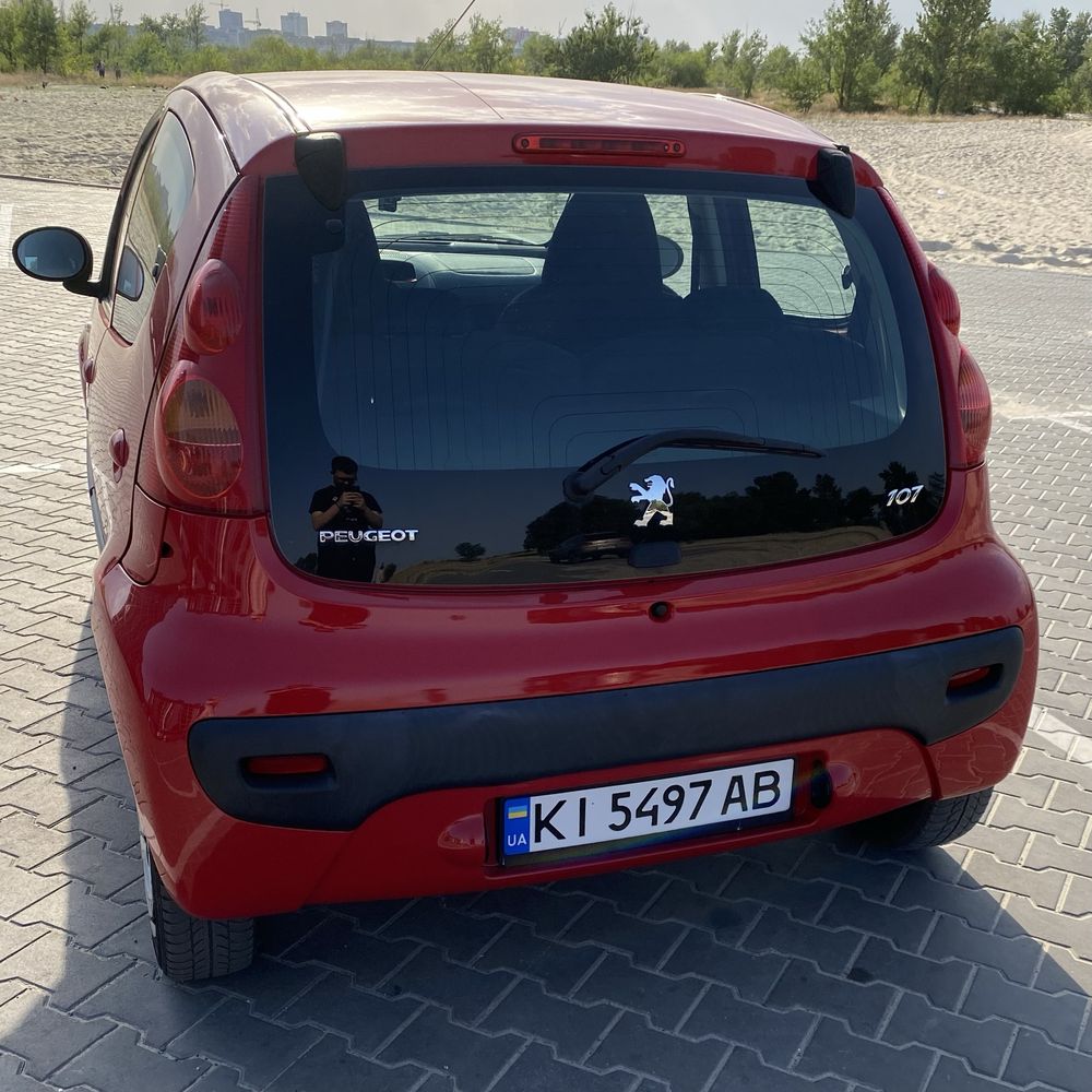 Peugeot 107 2011 року