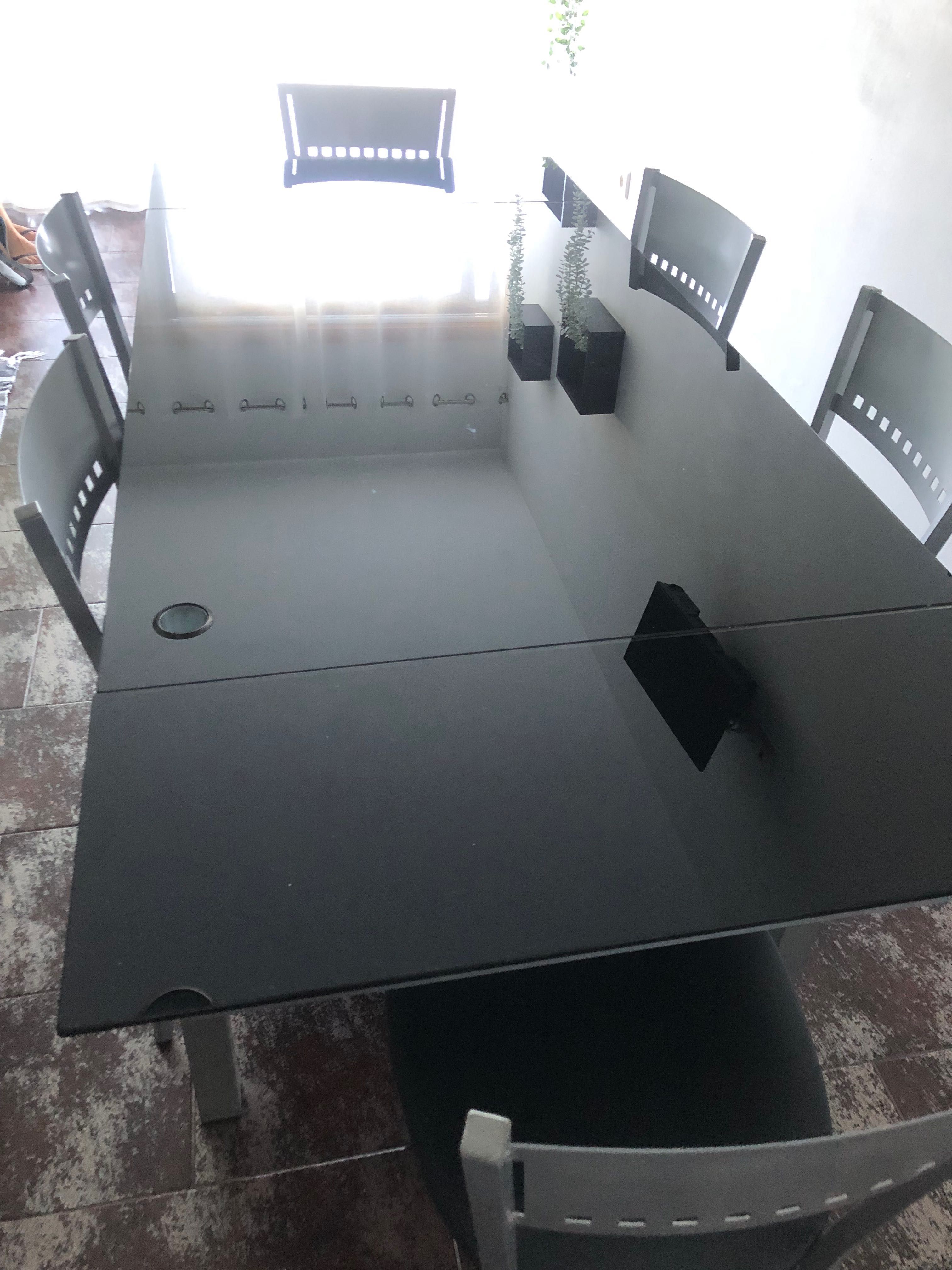 Mesa de cozinha em vidro