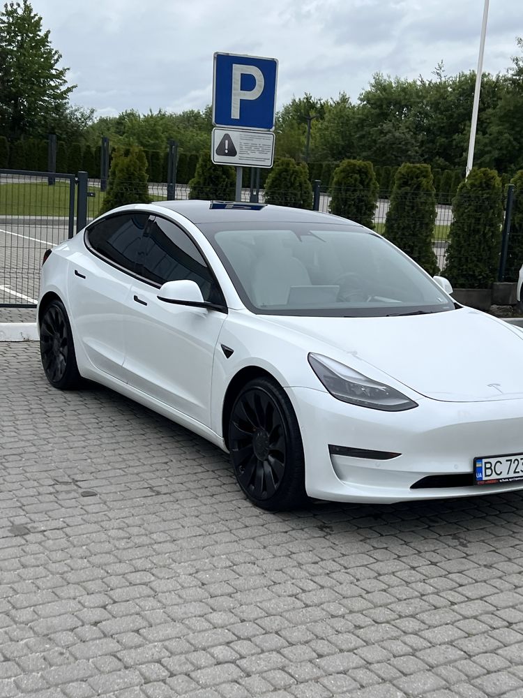 Продам Tesla 3 PERFORMANCE