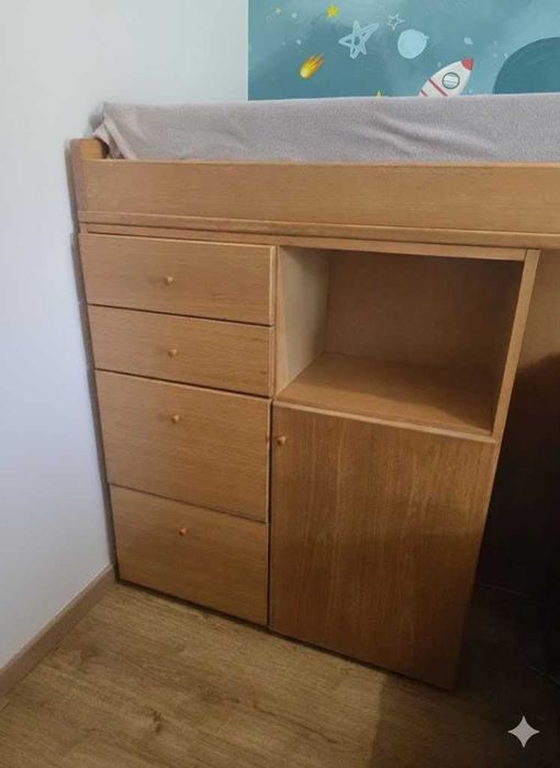 Cama de solteiro com arrumação